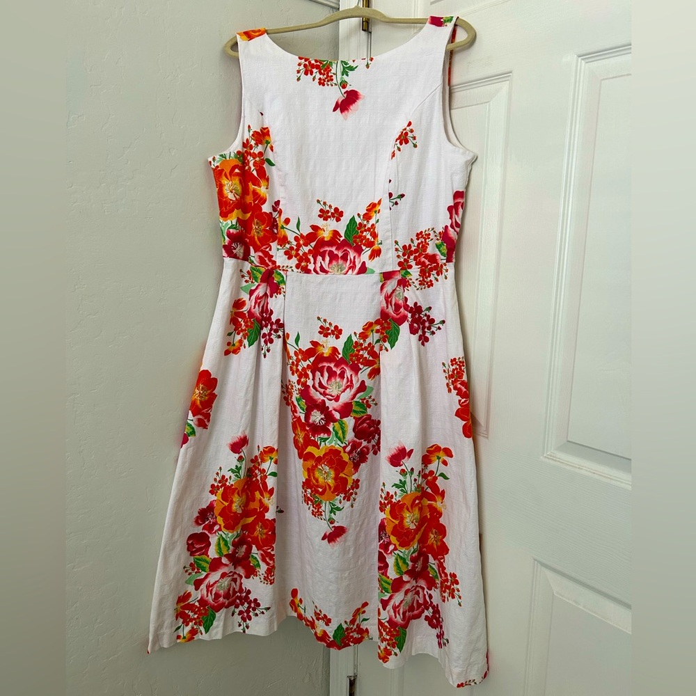 Eva Mendes A-line dress white with floral print